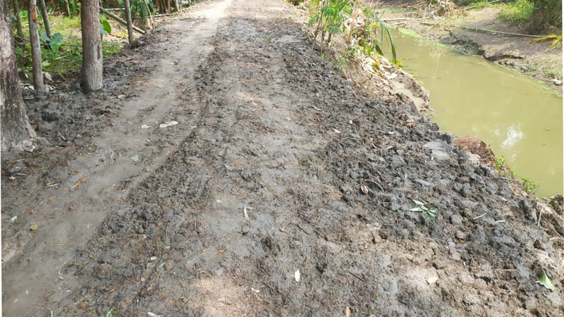 ছোট্ট রাস্তা মেরামতের বরাদ্দ গমেও নয়ছয় ছোট্ট রাস্তা মেরামতের বরাদ্দ গমেও নয়ছয়
