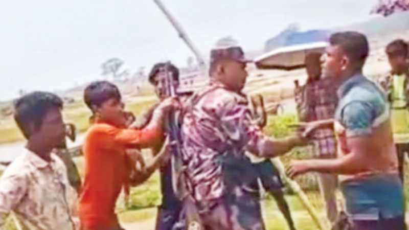 বারবার অভিযান, থামছে না বালু-পাথর চোরাচালান বারবার অভিযান, থামছে না বালু-পাথর চোরাচালান
