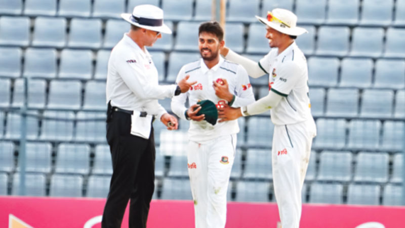 বড় টার্গেট দেওয়ার আশা মিরাজদের বড় টার্গেট দেওয়ার আশা মিরাজদের