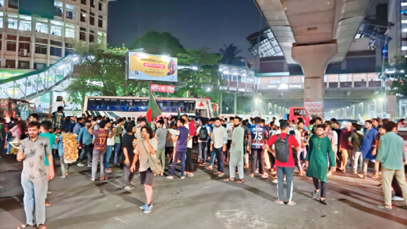 গভীর রাতে শাহবাগ অবরোধ গভীর রাতে শাহবাগ অবরোধ