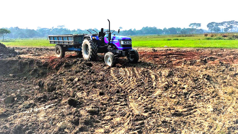 খাল-ফসলি জমির মাটি ইটভাটায় খাল-ফসলি জমির মাটি ইটভাটায়