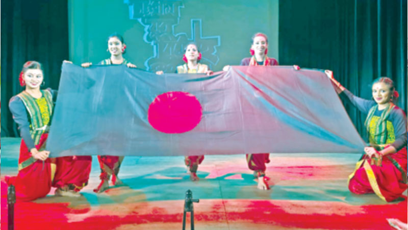 ‘বিপ্লবীরা মরে না তারা মৃত্যুঞ্জয়ী’ ‘বিপ্লবীরা মরে না তারা মৃত্যুঞ্জয়ী’