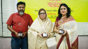 ‘আমিই নজরুল সম্মাননা’ পেলেন কবির নাতনি খিলখিল কাজীসহ তিনজন