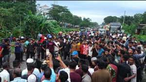 মামলা নিতে দুই থানার টানাটানি, লাশ নিয়ে  মহাসড়ক অবরোধ