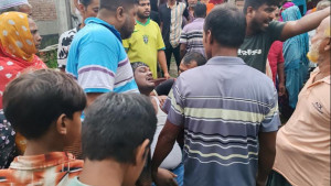 বিদ্যুৎস্পৃষ্ট ছেলেকে বাঁচাতে গিয়ে প্রাণ গেল মায়েরও