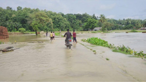 সাড়ে তিন ফুট উচ্চতায় ছাড়া হচ্ছে কাপ্তাই হ্রদের পানি