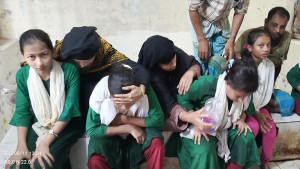 বিষ মেশানো পানি পানে পাঁচ ছাত্রী হাসপাতালে