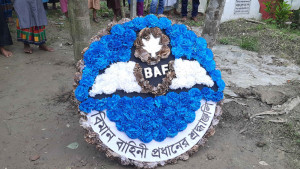 বিমান বিধ্বস্ত হয়ে নিহত ফাতেমার কবরে বিমানবাহিনী প্রধানের শ্রদ্ধা