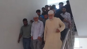শিক্ষার্থীদের তোপের মুখে ক্যাম্পাস ছাড়লেন ভারপ্রাপ্ত অধ্যক্ষ