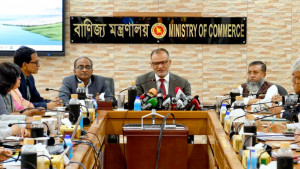 ব্যবসায়ীরা যেখান থেকে চাইবে সেখান থেকেই পেঁয়াজ আমদানির অনুমতি: বাণিজ্য উপদেষ্টা
