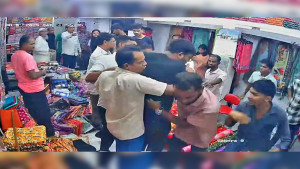 বরগুনায় সমন্বয়ক পরিচয়ে ব্যবসায়ীকে মারধর