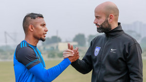 দুই ম্যাচের জন্য ক্যাবরেরার এক মাসের ক্যাম্প, বাফুফে-কিংসের ‘উত্তপ্ত’ চিঠি বিনিময়