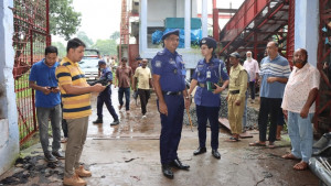 প্রহরীদের হাত-পা বেঁধে অস্ত্রের মুখে সুগার মিলের মালামাল লুট
