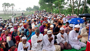 ইলিশের জন্য মেঘনার পাড়ে দোয়া-মোনাজাত