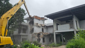 নসরুল হামিদের অবৈধ বাগানবাড়ি গুঁড়িয়ে দিল বিআইডব্লিউটিএ