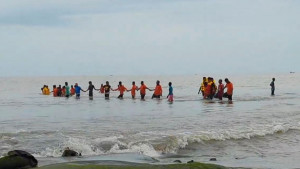 কুয়াকাটা সৈকতে নেমে নিখোঁজ পর্যটক, উদ্ধারে চলছে অভিযান
