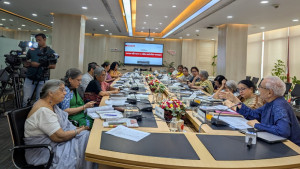 শুধু রাজনৈতিক দলের সঙ্গে কথা বলে নারীদের সম্পর্কে সিদ্ধান্ত কেন: শাহীন আনাম