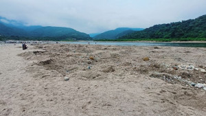 পাথুরে রাজনীতি জমে ক্ষীর 