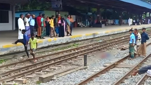 উল্লাপাড়া রেলওয়ে স্টেশনে পড়ে ছিল যুবকের লাশ