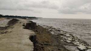 মেঘনাতীরে ভাঙনের আতঙ্ক