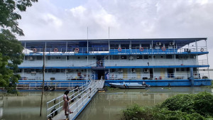 ‘হাসপাতাল বাড়ির ঘাটে আসে, আগে দেখিনি’