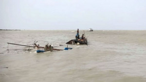 অনিশ্চয়তায় দিন কাটছে নিখোঁজ জেলের স্বজনের