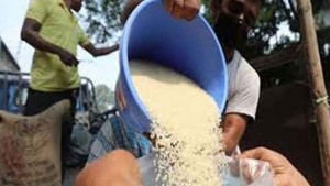 চাল বিতরণে ডিলার নিয়োগে অর্থ লেনদেন