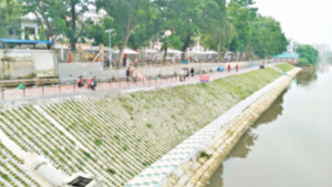 করতোয়ায় ফিরছে প্রাণ, তীরে বাড়ছে ভিড়