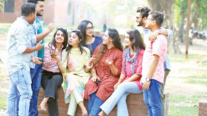 ব্যস্ত জীবনেও অটুট থাকুক বন্ধুত্ব