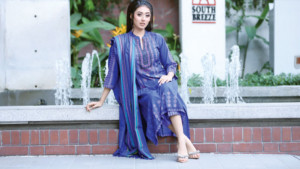 পোশাকে শরতের স্নিগ্ধতা