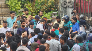 মানবসম্পদ বিভাগের প্রধানসহ ১৫ জন আহত
