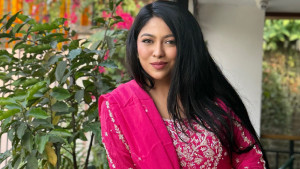 দুই ভুবনের বাসিন্দা