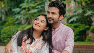 ফের আলোচনায় ইয়াশ-তটিনী