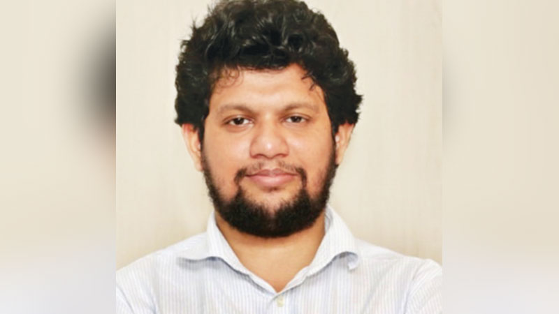 সরকারের কাছ থেকে সবাই সুবিধা নেয়, কেউ দায় নেয় না