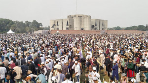 ছবিতে শরিফ ওসমান হাদির জানাজা ও দাফন