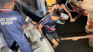 পারাপারের সময় ফেরি থেকে পড়ে নদীতে ডুবল ৫ যান, ৩ জনের মৃত্যু