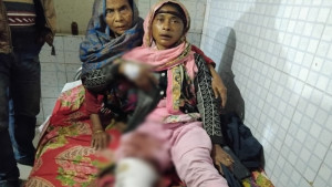 বিরোধপূর্ণ জমিতে ধান কাটার ছবি তুলতে গিয়ে প্রতিপক্ষের হামলায় নারী আহত