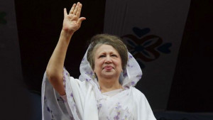 ‘আপসহীন’ নেত্রীর খেতাব পান খালেদা জিয়া