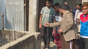 ঘর ও দেয়ালে আটকা রাস্তা, ভোগান্তিতে এলাকাবাসী