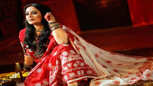 দেশীয় পোশাকে আধুনিক নকশার ফিউশন 