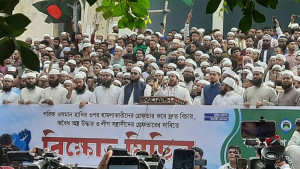 ওসমান হাদি হত্যার প্রতিবাদে বায়তুল মোকাররমে বিক্ষোভ