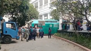 ১০ সেনা কর্মকর্তাকে ট্রাইব্যুনালে হাজির, নিরাপত্তা জোরদার