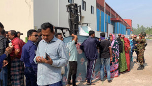 ফর্কলিফটে চাপা পড়ে শ্রমিকের মৃত্যু