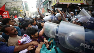বাম সংগঠনগুলোর মিছিলে পুলিশের  বাধা, লাঠিপেটা