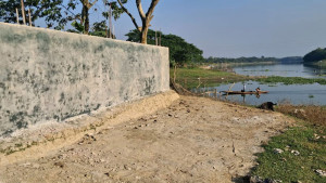 সীমানা প্রাচীরে নদীর জমি দখল