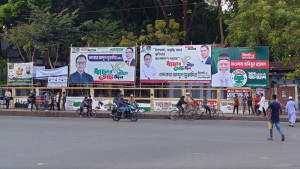 ব্যানার-পোস্টার অপসারণে প্রার্থীদের সচেতন কার্যক্রম