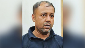 যুগ্ম সচিবকে গাড়িতে চার ঘণ্টা আটকে চাঁদা দাবি, চালক আটক