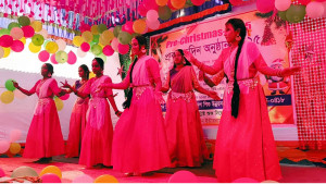 চা বাগানে প্রাক-‘বড়দিন’ উৎসবে শিশুদের উচ্ছ্বাস