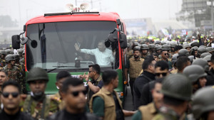 মাকে দেখতে এভারকেয়ারের পথে তারেক রহমান