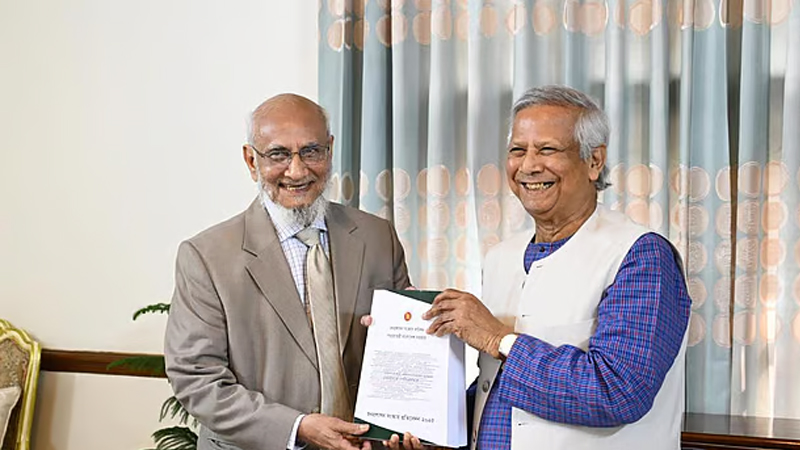 ৪৩টি মন্ত্রণালয়কে ২৫টিতে কমিয়ে আনার সুপারিশ ৪৩টি মন্ত্রণালয়কে ২৫টিতে কমিয়ে আনার সুপারিশ